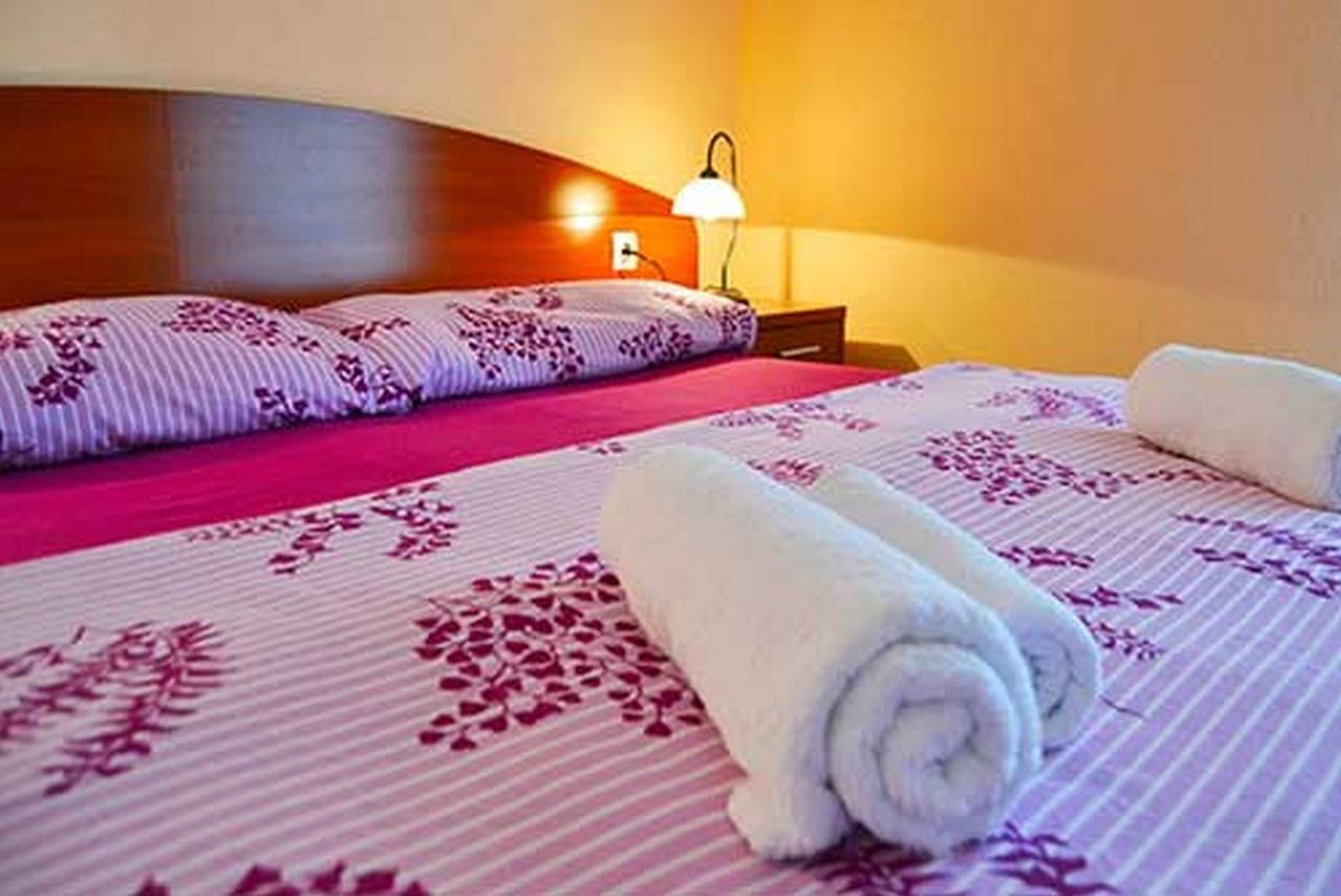 Apartments Barisic Hrvatskih Zrtava 404 Seget Vranjica Трогір Екстер'єр фото
