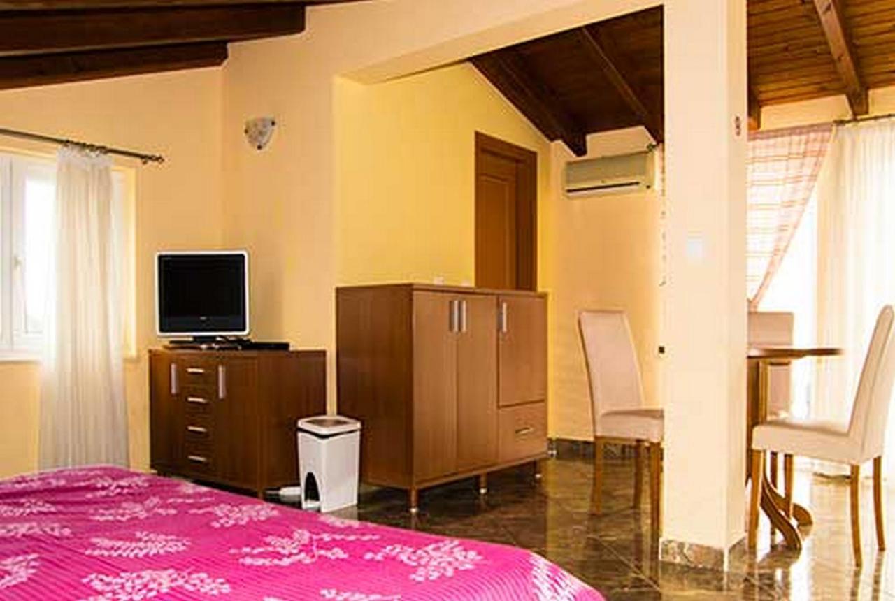 Apartments Barisic Hrvatskih Zrtava 404 Seget Vranjica Трогір Екстер'єр фото